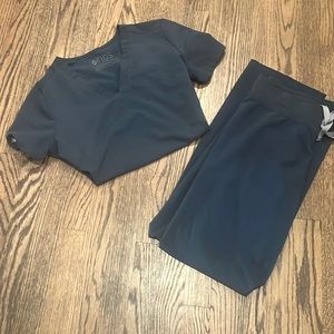 FIGS- scrub set dark harbor/Caribbean blue